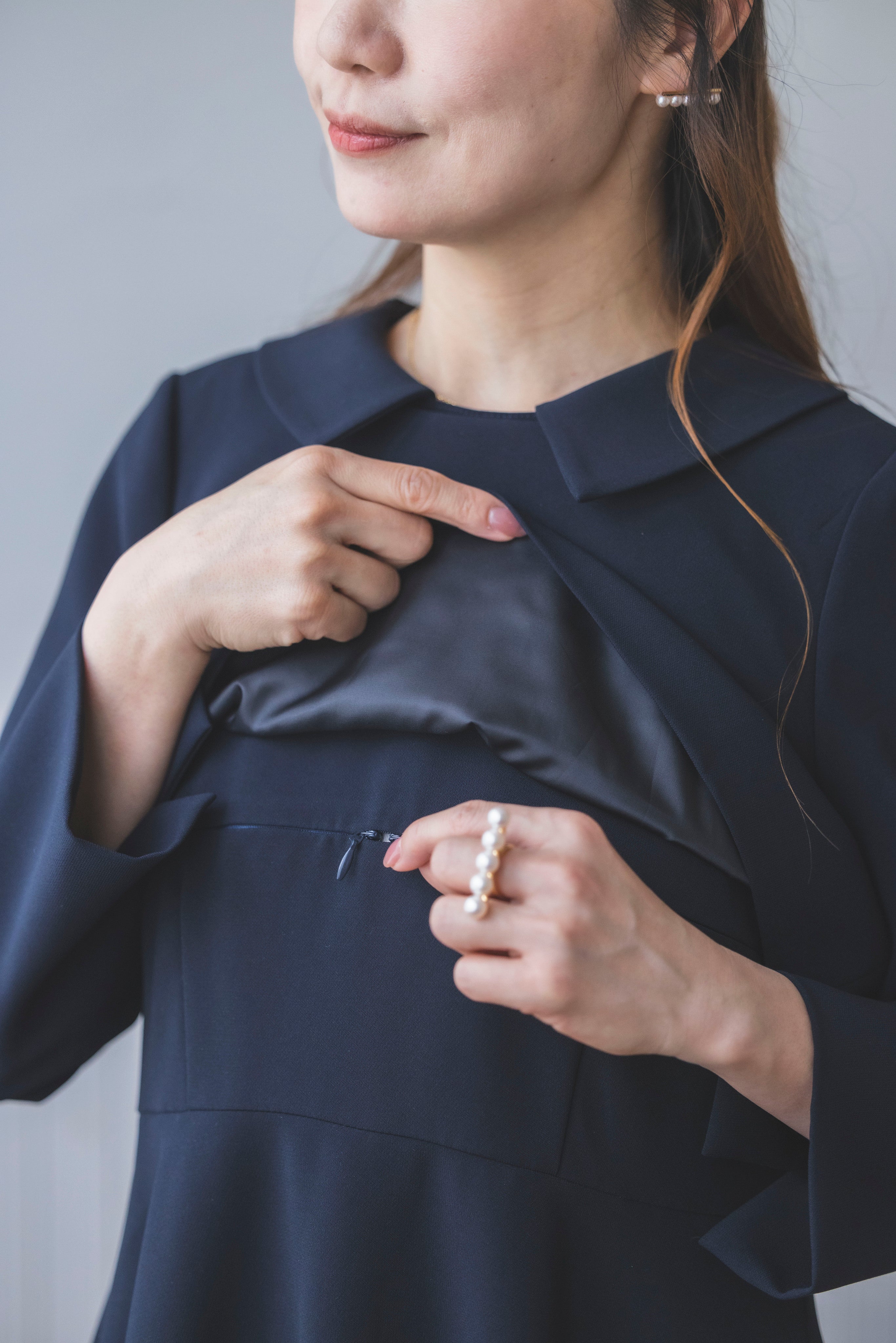 授乳口中央横型ファスナー仕様です。