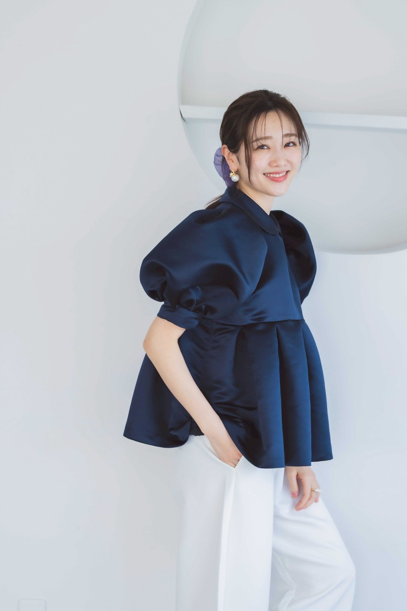 ぽわん袖サテントップス(ネイビー)