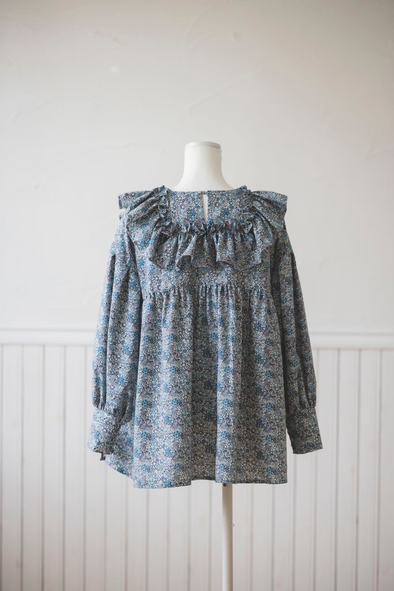 hyang リバティブラウス(ブルー)