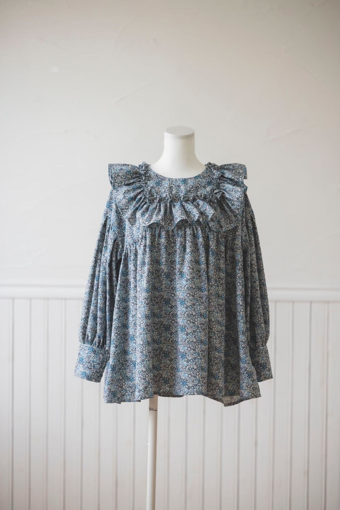 hyang リバティブラウス(ブルー)