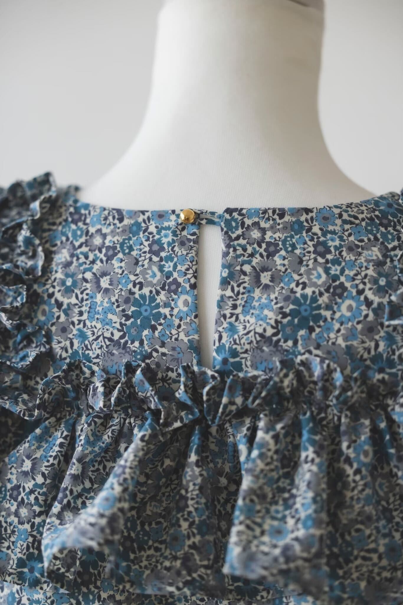 hyang リバティブラウス(ブルー)