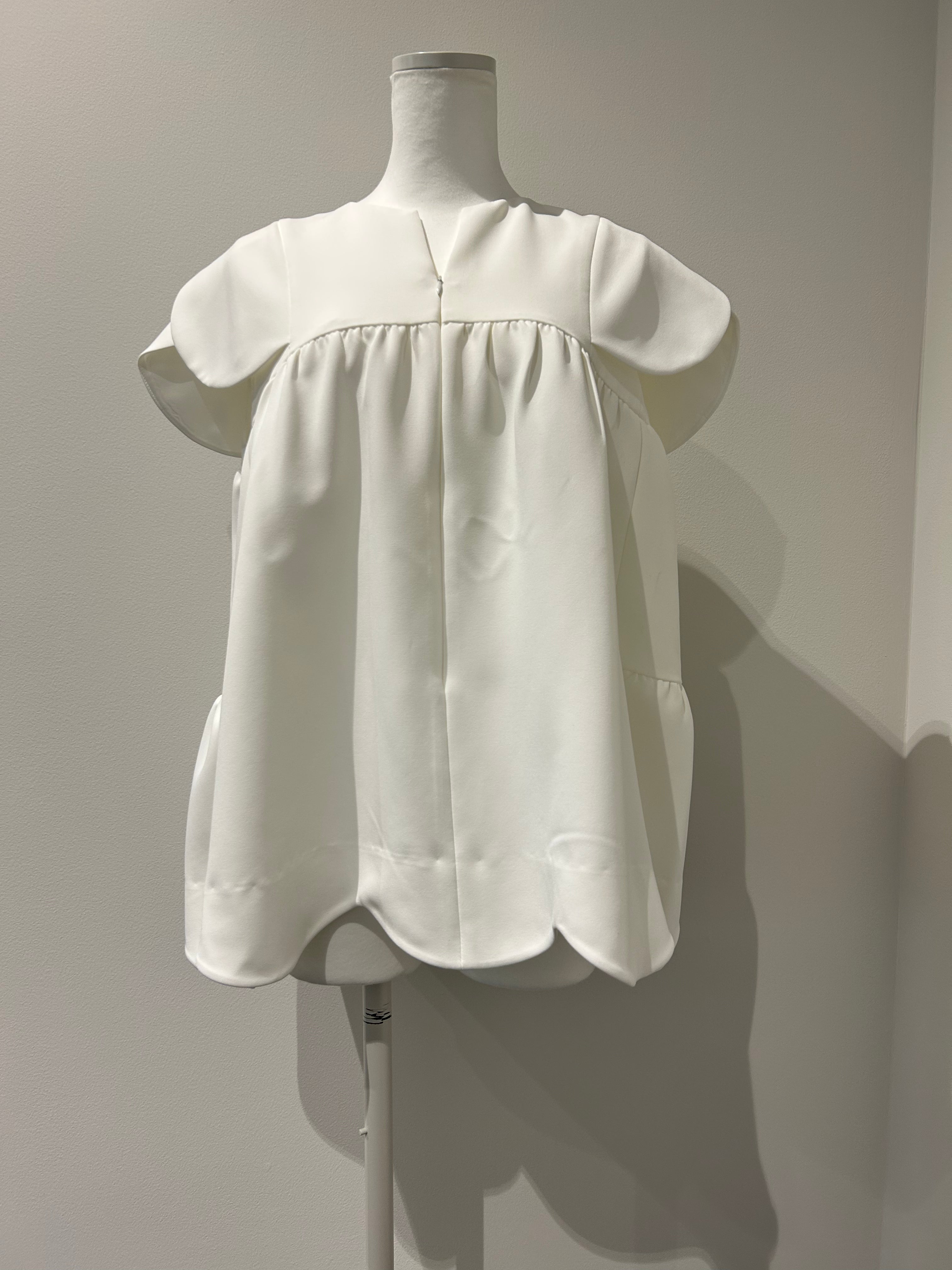 美人トップス ペタルスリーブ(ホワイト)