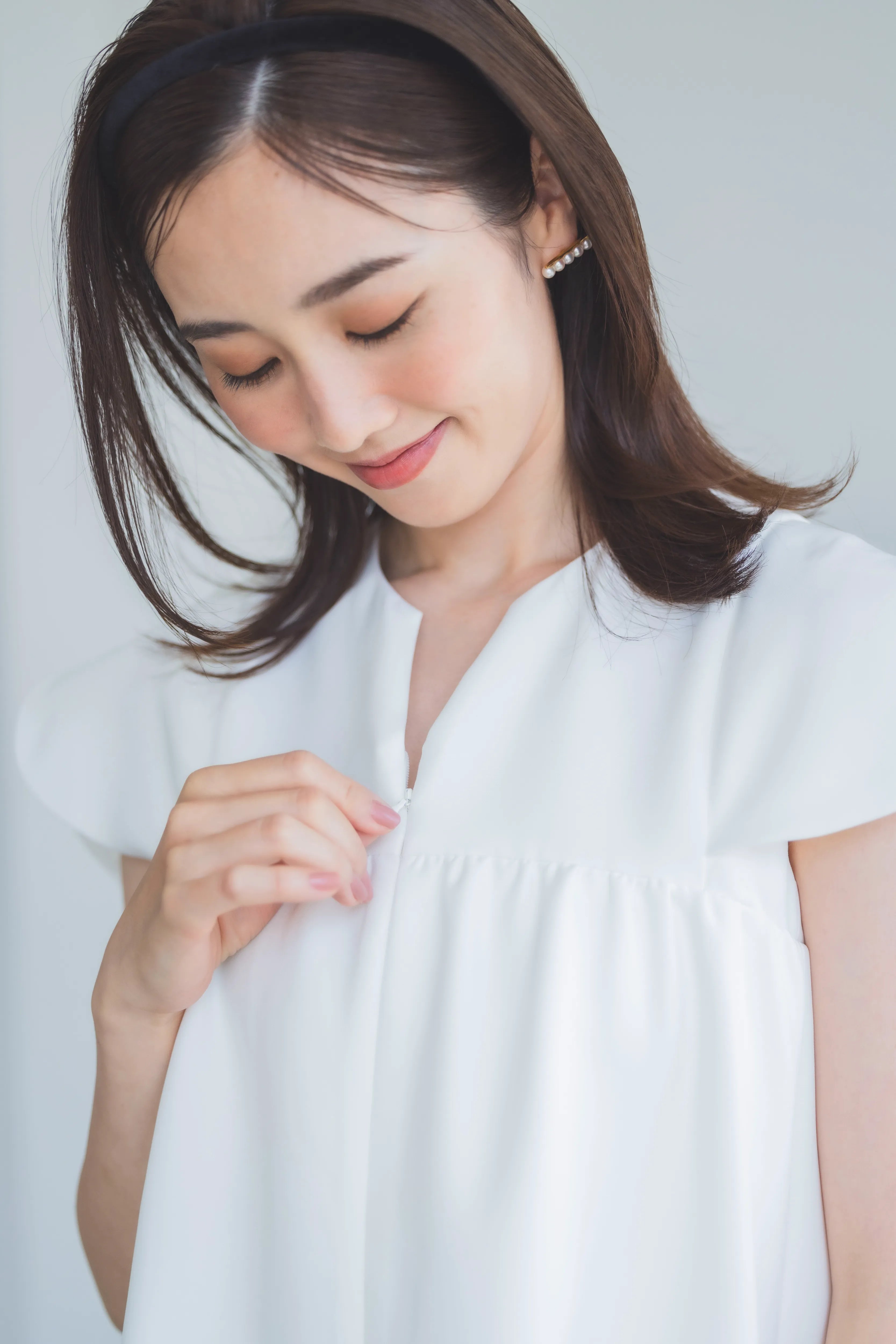 完売商品⭐️美品⭐️bitnabi ビンナビ 美人トップス ペタルスリーブ 授乳服 美人トップス ペタルスリーブ(ホワイト)【お上品な授乳服のお