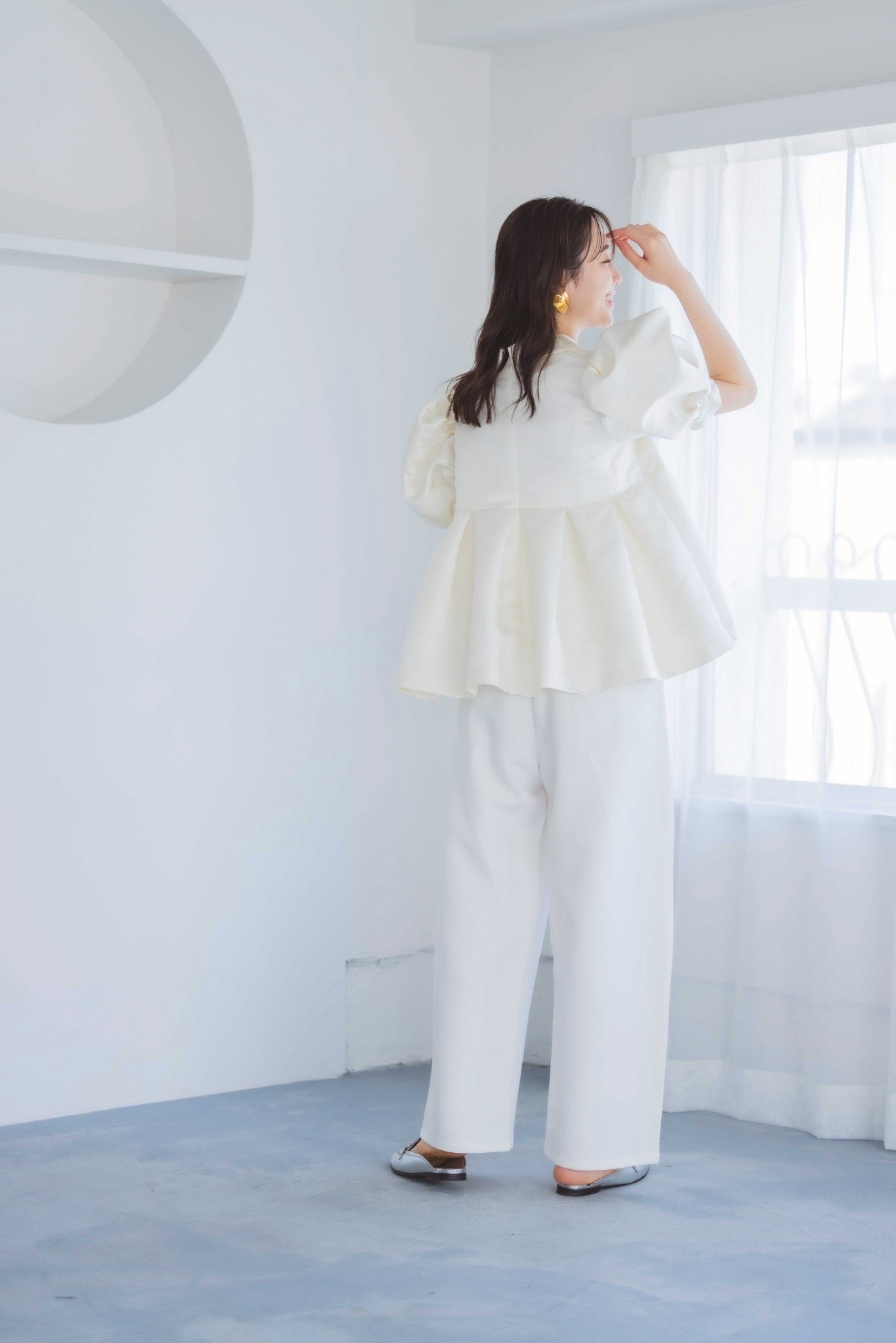 ぽわん袖サテントップス（ホワイト）renewal !